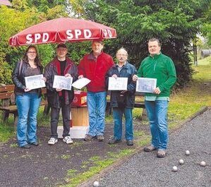 Die vier Besten mit Spielleiter Bernd Becker (Mitte): Rebecca Weyrich, Carlo Grifone, Franco Attianese, Christoph Schnei