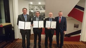 Die Beigeorneten Joachim Brenner, Thomas Theis, Wolfgang Mies an der Seite von Bürgermeister Bernd Brato (von links)